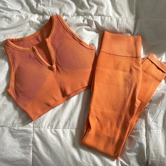 Amazon Workout Set - Picture 3 of 3